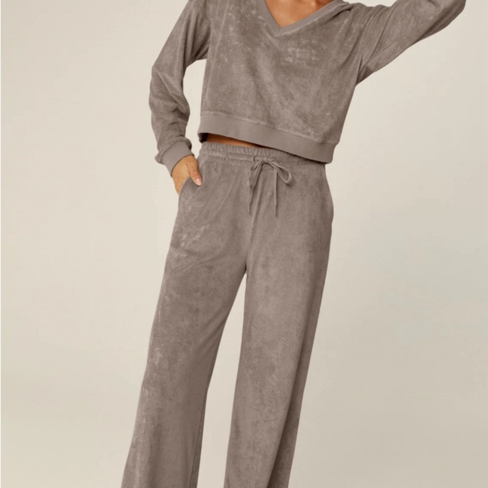 NWT Beyond Yoga Terry cloth set.  Size large